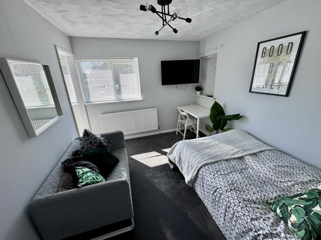  Double Ensuite Room with kitchenette - Epsom!! Main Photo