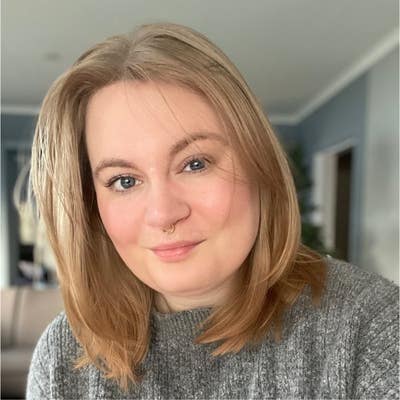Professional Female seeks a single or double room Main Photo