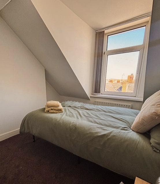 Brand new to the market - 5 rooms available  Main Photo