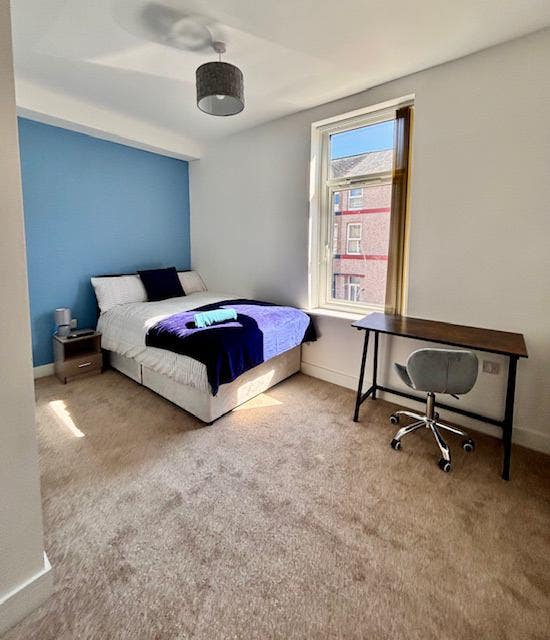 Town Centre Location, Parking & Walking Distance  Main Photo