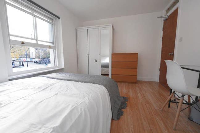 Cosy Room in Aldgate East- 10 min to Liverpool St! Main Photo