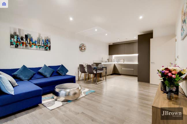 Double room available - fully furnished apartment Main Photo