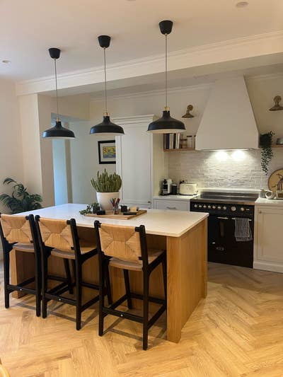 Newly-Rennovated Flat on Connaught Square  Main Photo