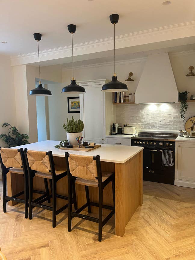 Newly-Rennovated Flat on Connaught Square  Main Photo