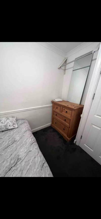 Small room for long or short term stay Main Photo