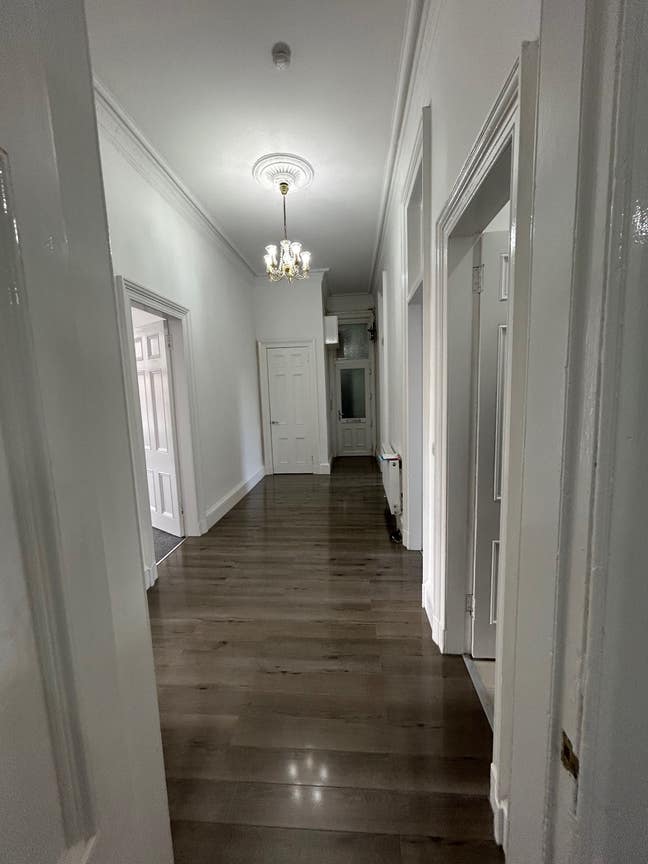 4 bedrooms Rooms available  Main Photo