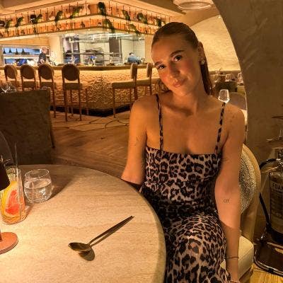 Looking for a room mate to move into a new flat Main Photo