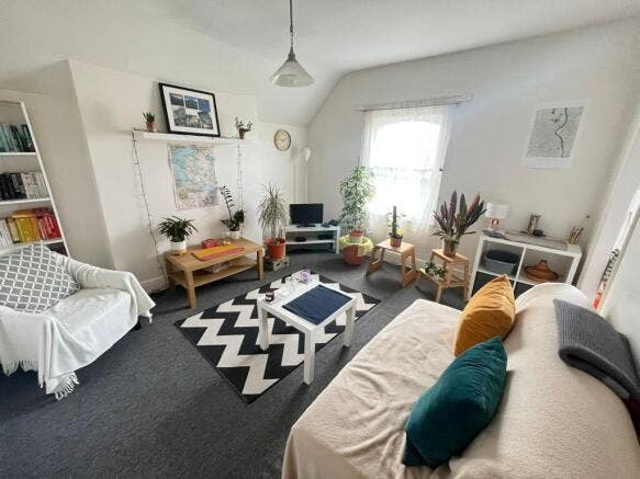 1 Bed Flat on Robinson Road, Tooting Broadway,SW17 Main Photo