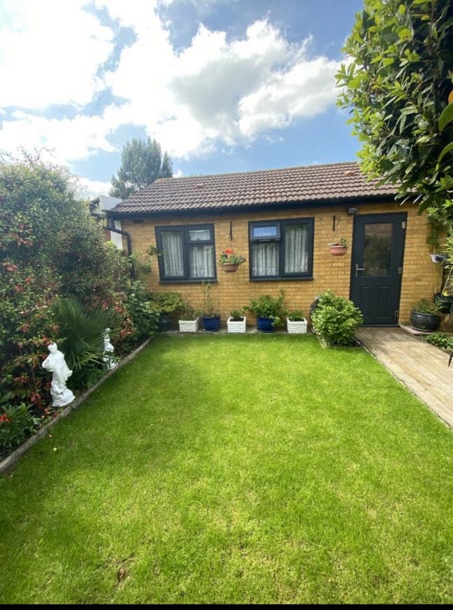 Lovely Self contained studio Annexe - Sudbury Main Photo