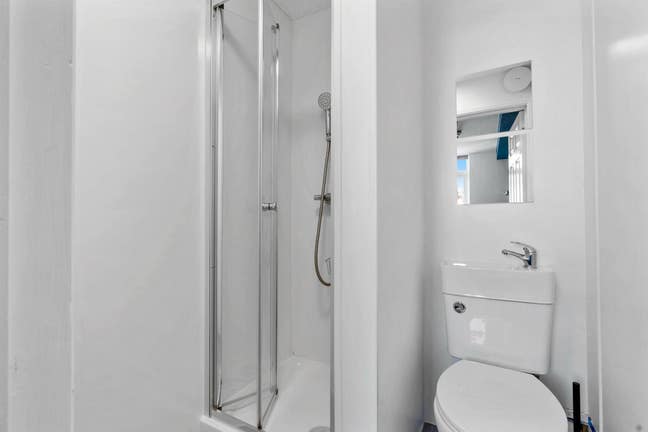 Large City Centre En-Suite Room with Study Area Main Photo
