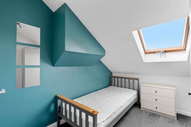 Single Room Plus Seperate Study Room in CV2! Main Photo