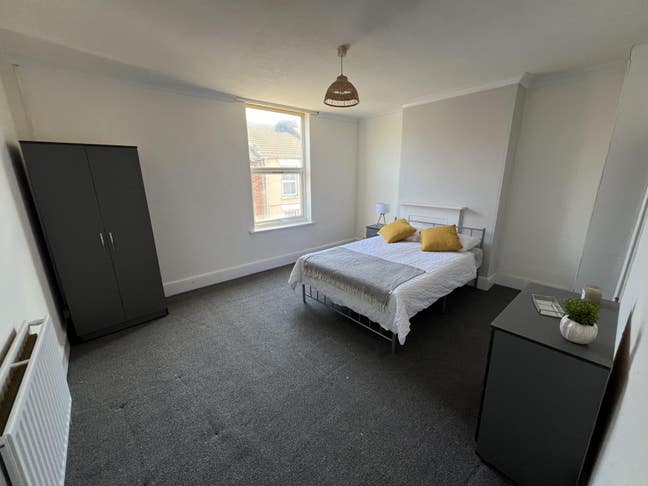 Fully Refurbished Large Double Rooms With Ensuite! Main Photo