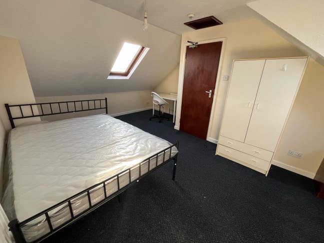 Lovely, spacious double rooms - RG6 Main Photo