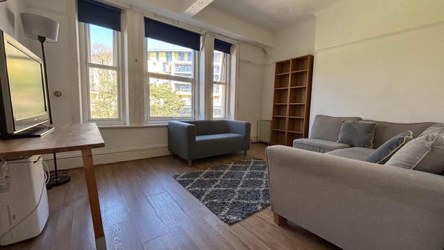 Gorgeous 2 bed flat in town centre Main Photo