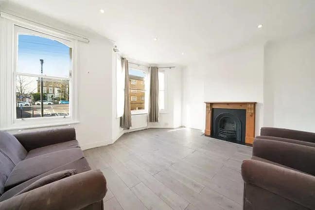 Stunning large 2 bed 2 bath flat  Main Photo