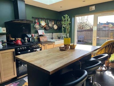 Beautiful Bedroom in Beeston Centre Main Photo