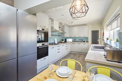 Room available NOW in House Share in Sherwood Main Photo