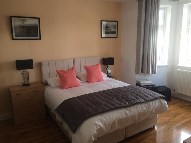 Immaculate Room near Chingford Station! Main Photo