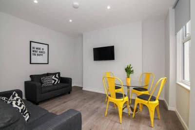 1 Double Room Available 05/12/2026! - L7 Area! Main Photo
