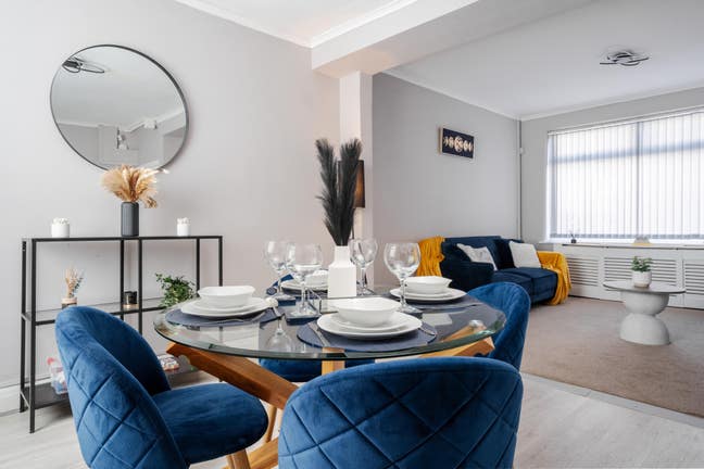 Stunning & Cozy Abode | Sleeps 5 | Free Parking Main Photo
