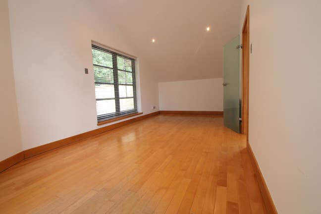 Double Room in Luxury Crouch End 2 Bed 3 Bath Home Main Photo