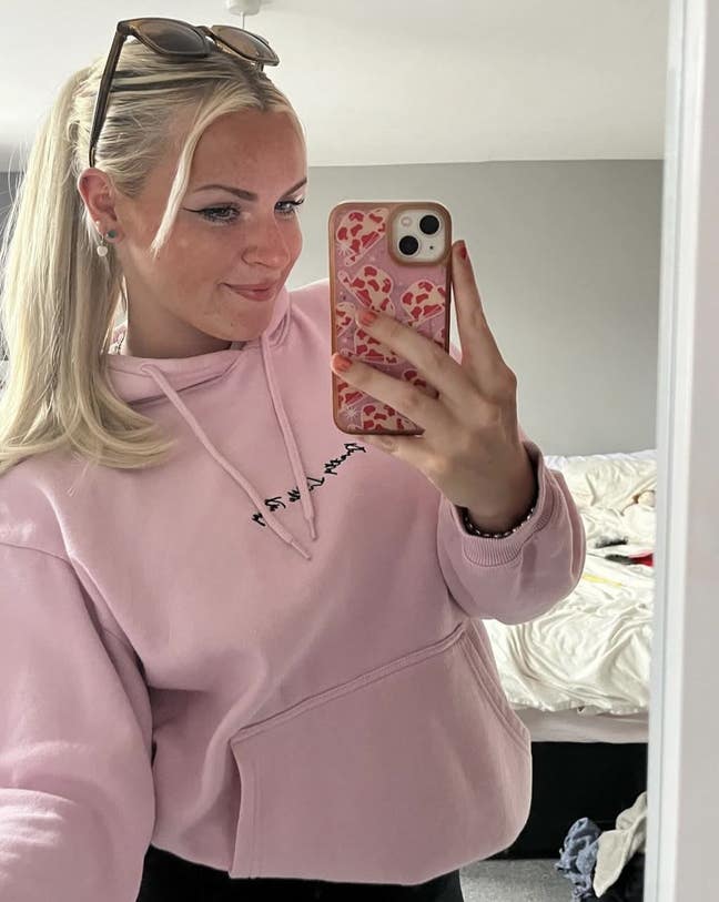 Looking for a flat/house to share with 1-2 girls Main Photo