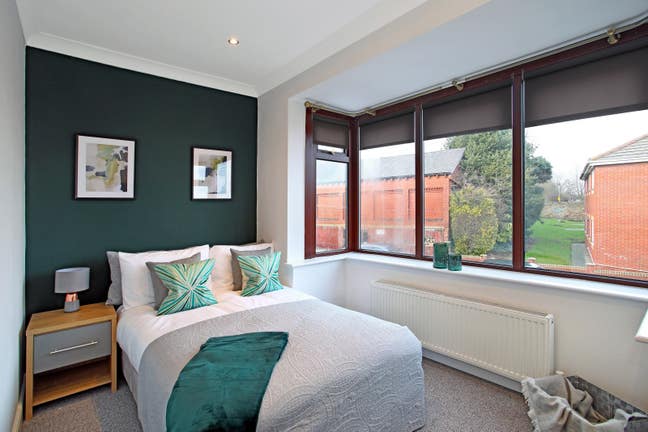 Spacious En-Suite Room – All bills included Main Photo