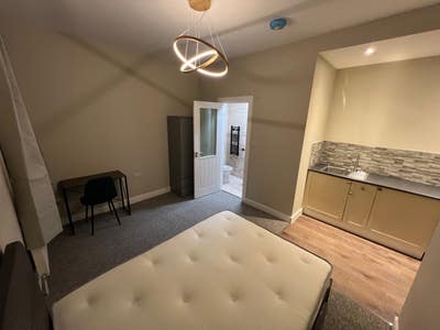New en-suite room with kitchenette  Main Photo