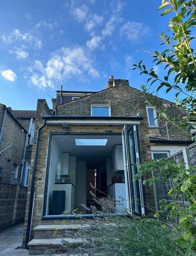 Large Master Double Bedroom in Victorian House Main Photo