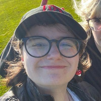 Looking for a 2nd year flat :) Main Photo