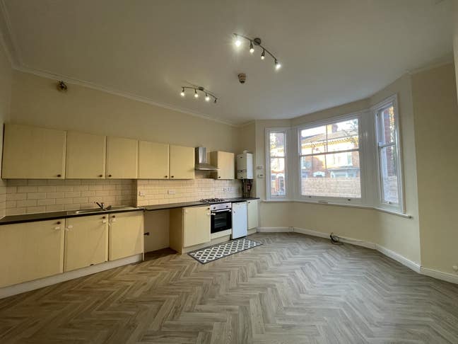 🛠️ Newly Refurbished 1-Bed Flat – City Centre Main Photo