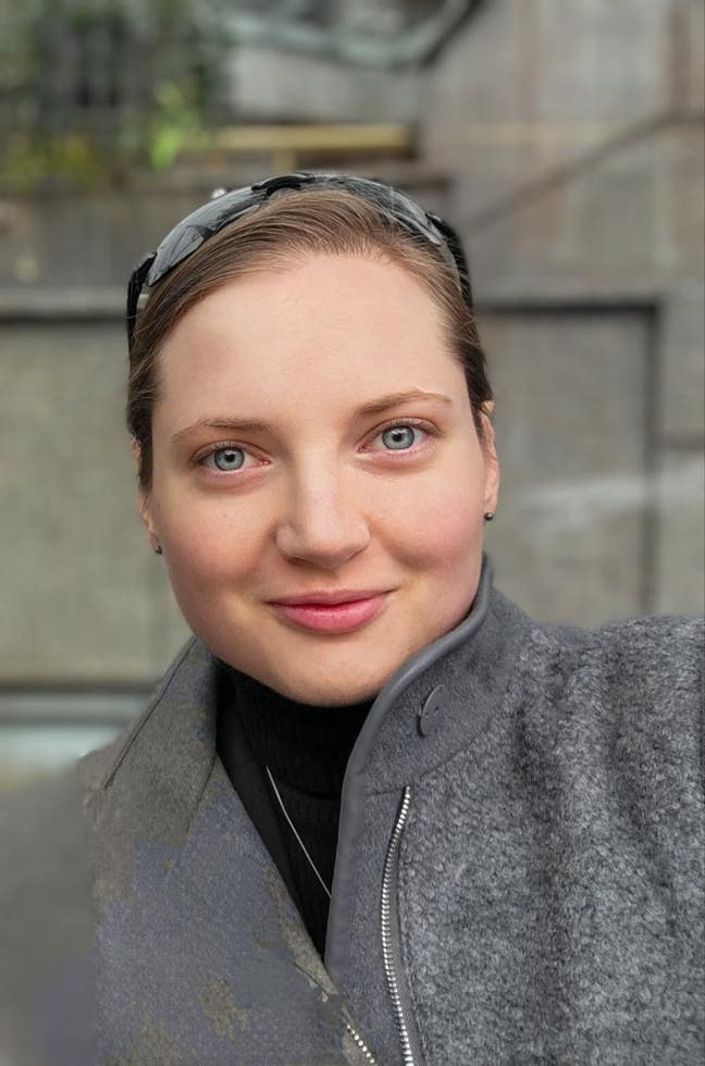 Easy-Going Professional with Two Lovely Cats Main Photo