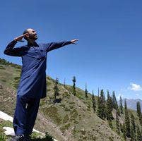  Looking for room. Main Photo