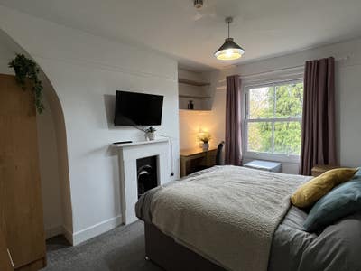 🌿 Double Room w/Bathroom Short Walk to City Main Photo