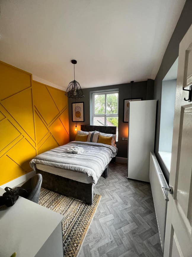 Three en suite rooms available  Main Photo
