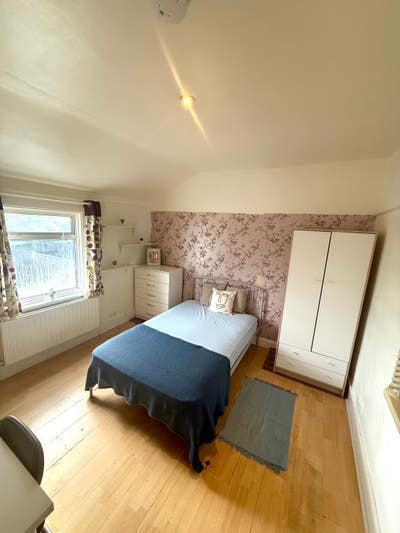 Spacious double room 10’ from Neasden station  Main Photo