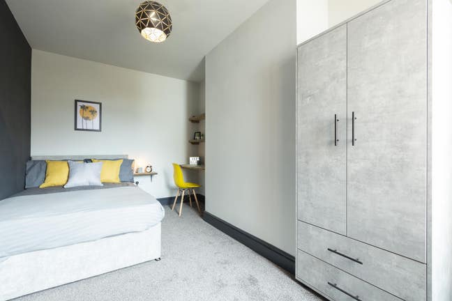 Selby - Free Parking - *All Bills Included* Main Photo