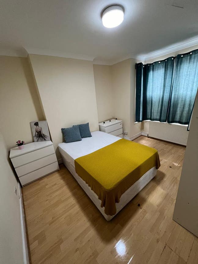 Big double room in Willesden  Main Photo