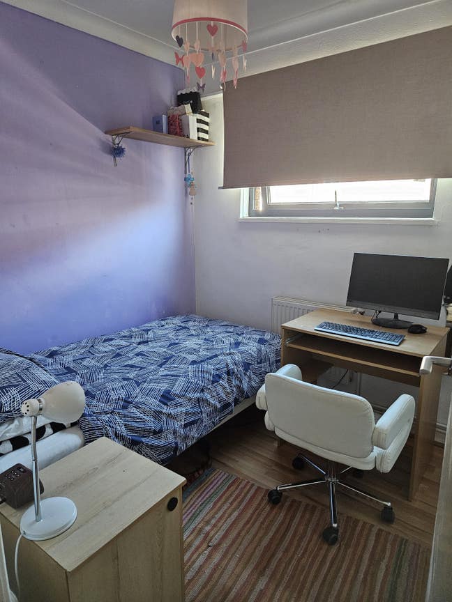 Cosy single room available Oct 25 Main Photo