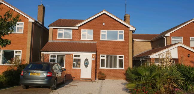 Rooms in a shared detached house. Main Photo