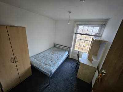 High Street Rooms To Let Main Photo
