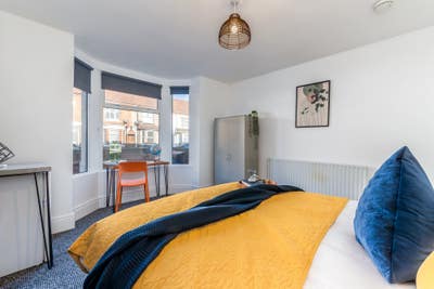 Super Spacious Rooms on Croft Road Main Photo