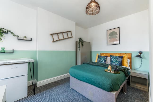 Super Spacious Rooms on Croft Road Main Photo