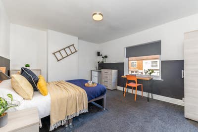 Super Spacious Rooms on Croft Road Main Photo