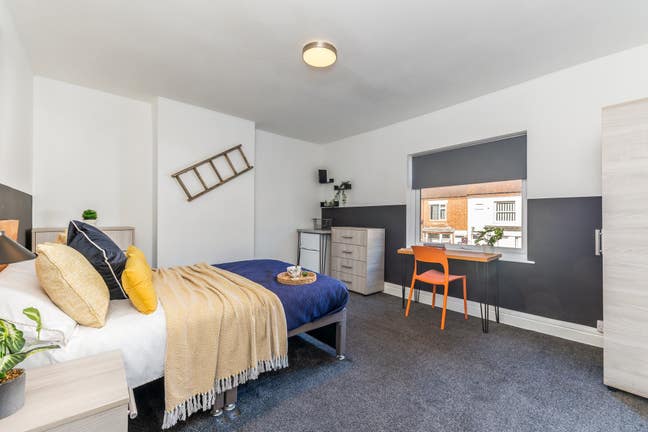 Super Spacious Rooms on Croft Road Main Photo
