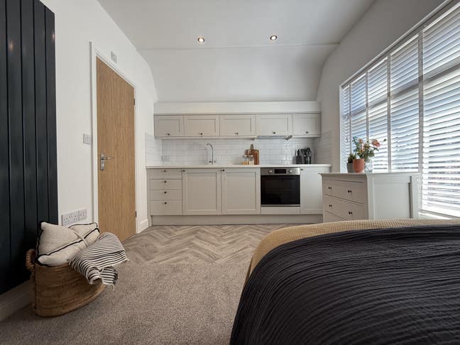 Studio - Jubilee St Main Photo