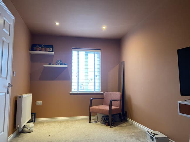 Lovely large but cosy room in 3 bed townhouse.  Main Photo