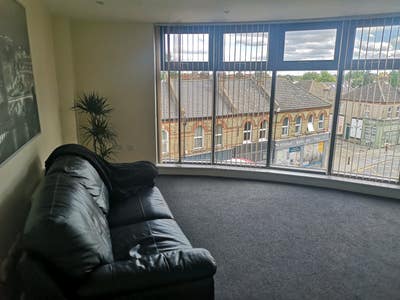 Wimbledon Room+ 2 Bathrooms+Lounge Bills in  Main Photo