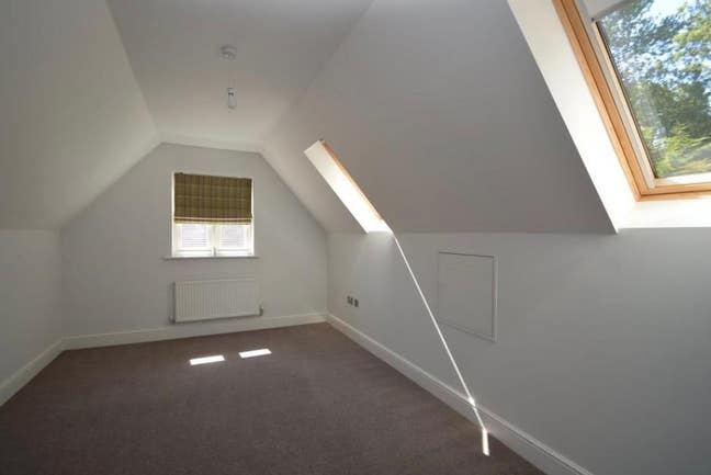 Large Loft Room with Ensuite up for rent Main Photo