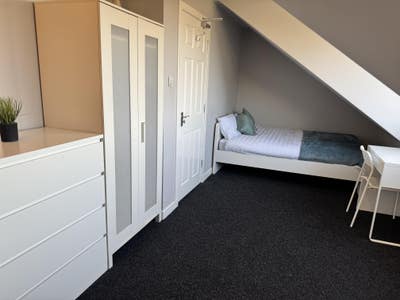 Large Modern Rm All Bills inc 🌟 Main Photo